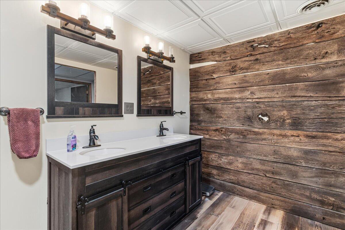 1305 Ridgeway Circle