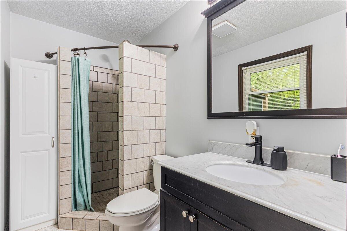 1305 Ridgeway Circle