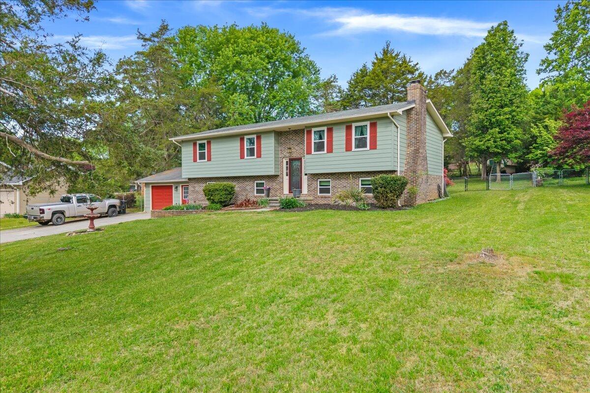 1305 Ridgeway Circle