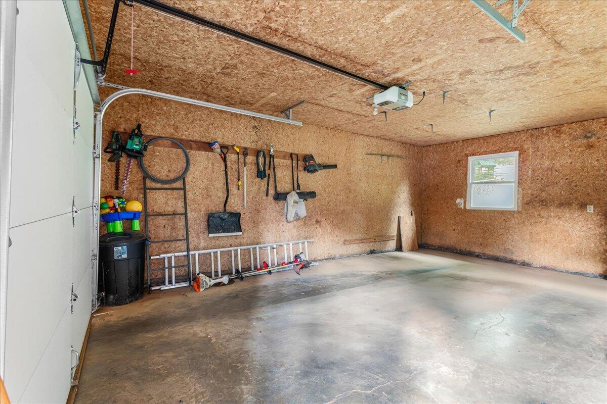 1305 Ridgeway Circle