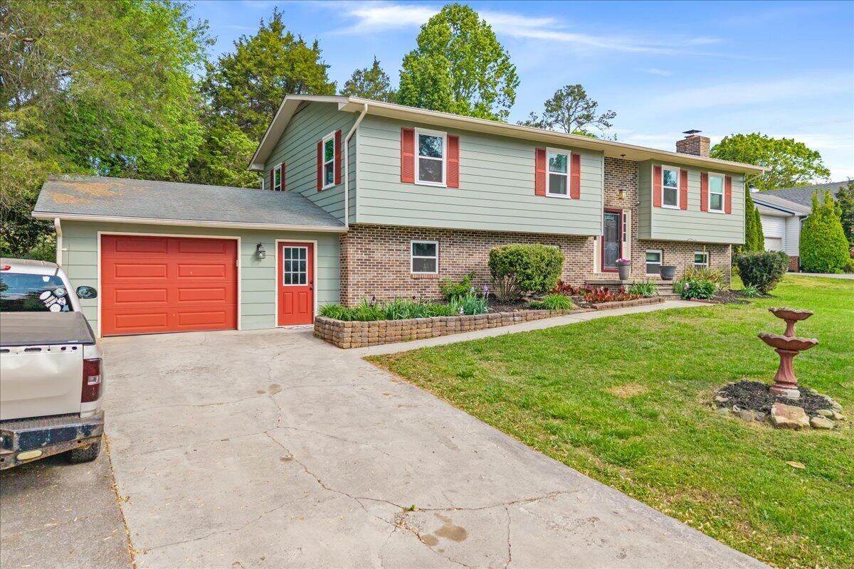 1305 Ridgeway Circle