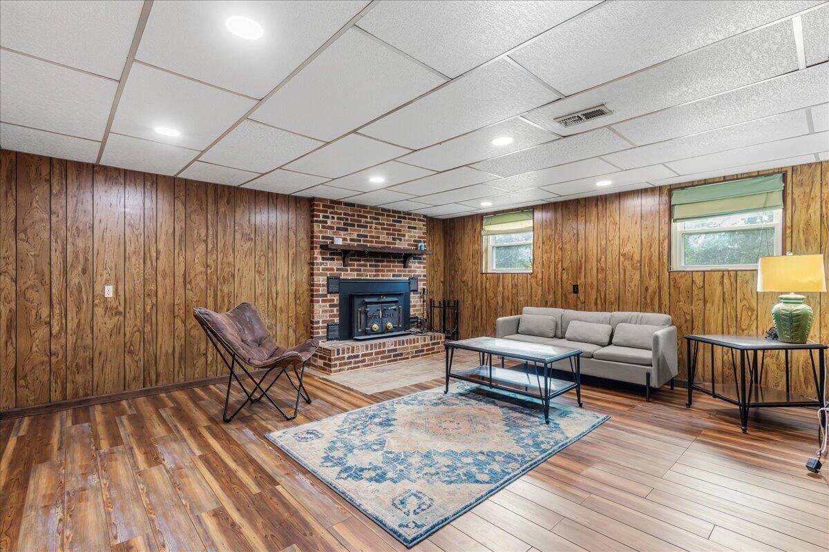 1305 Ridgeway Circle