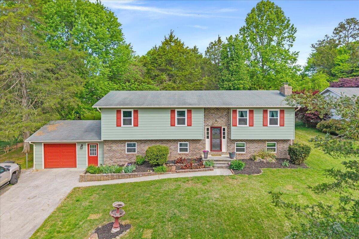 1305 Ridgeway Circle