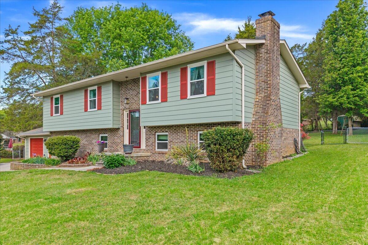 1305 Ridgeway Circle