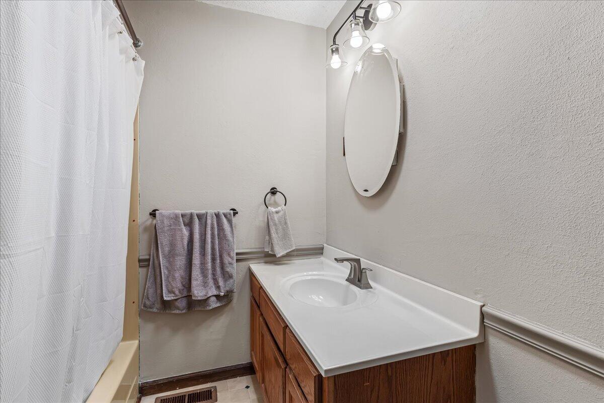 1305 Ridgeway Circle