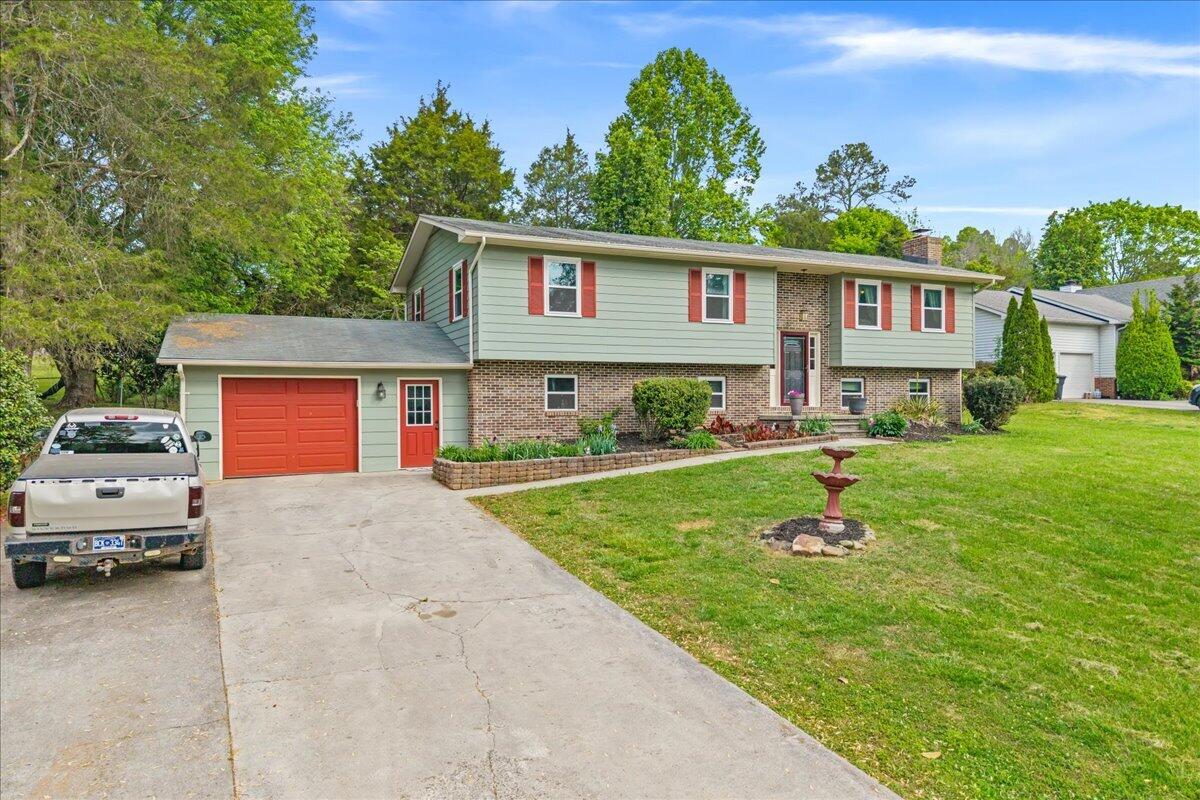 1305 Ridgeway Circle
