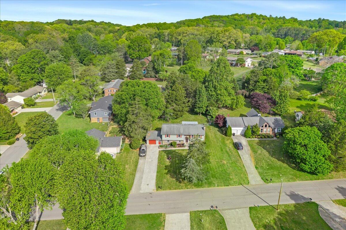 1305 Ridgeway Circle