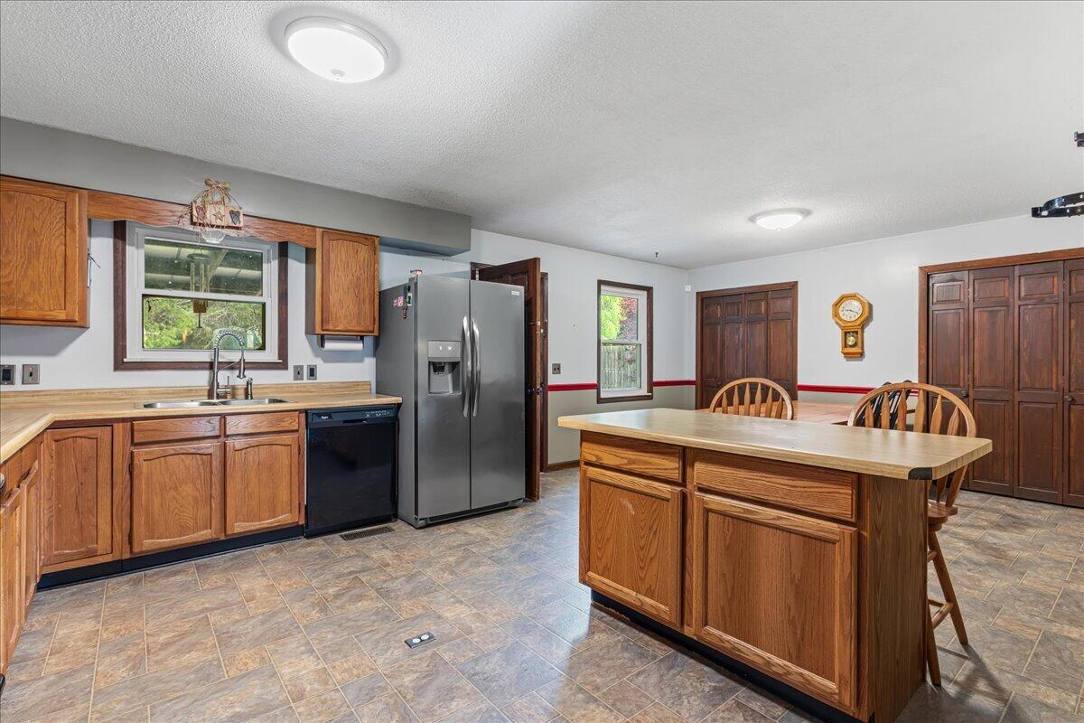 1305 Ridgeway Circle