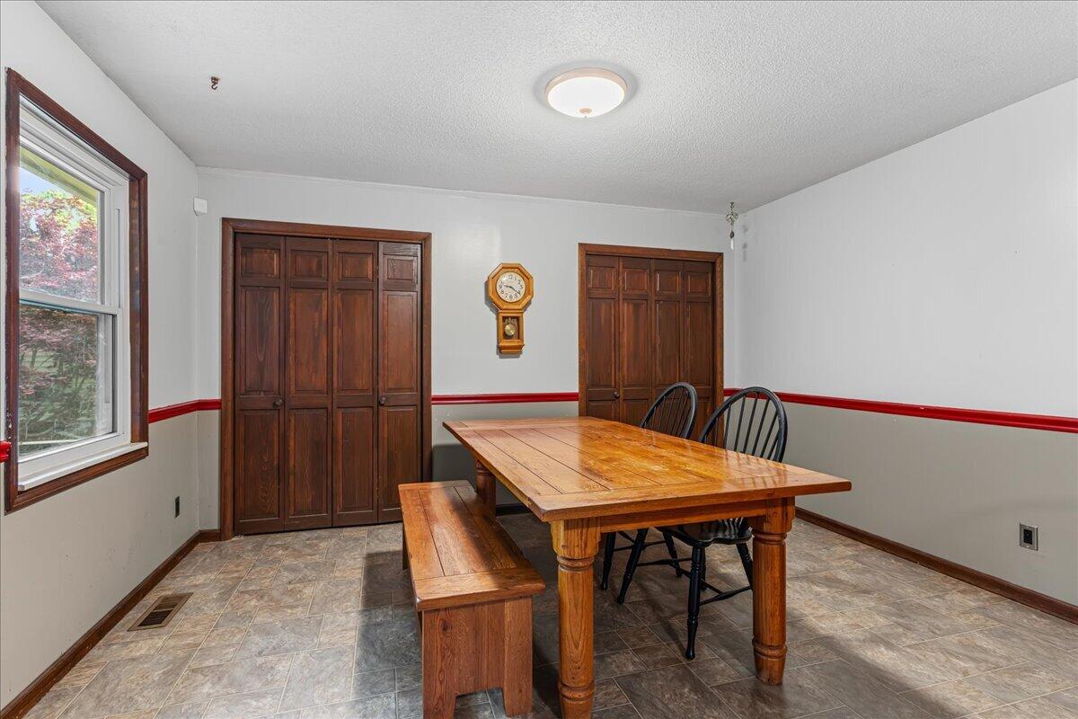 1305 Ridgeway Circle