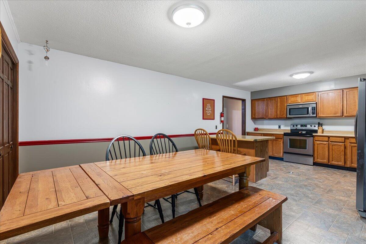 1305 Ridgeway Circle