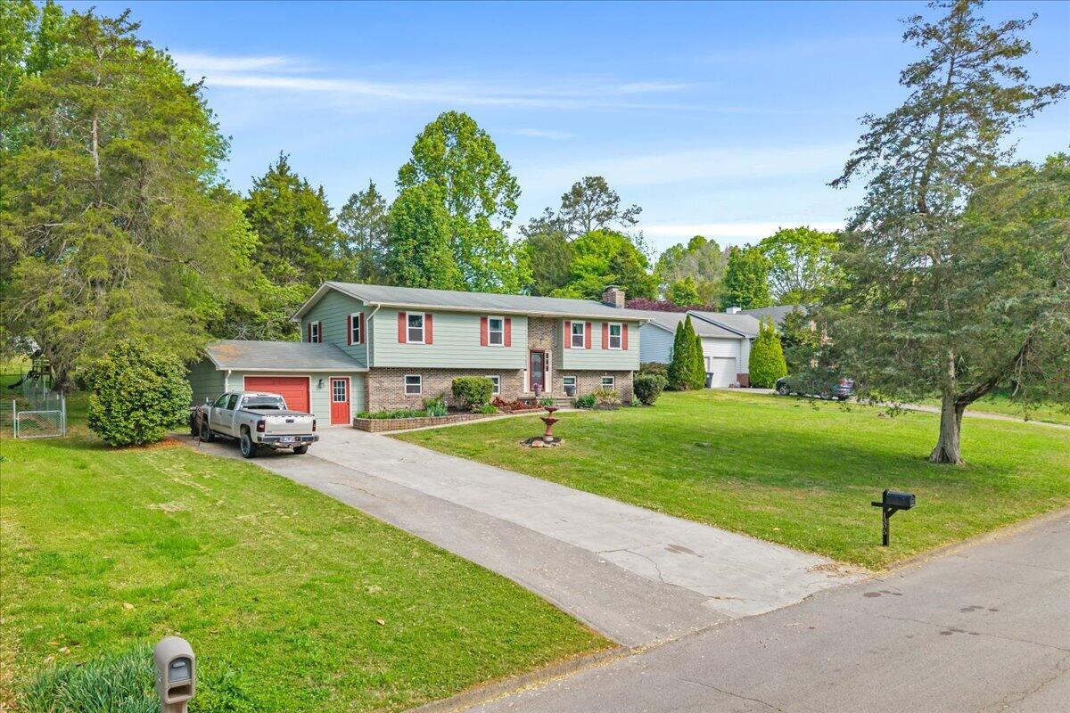 1305 Ridgeway Circle