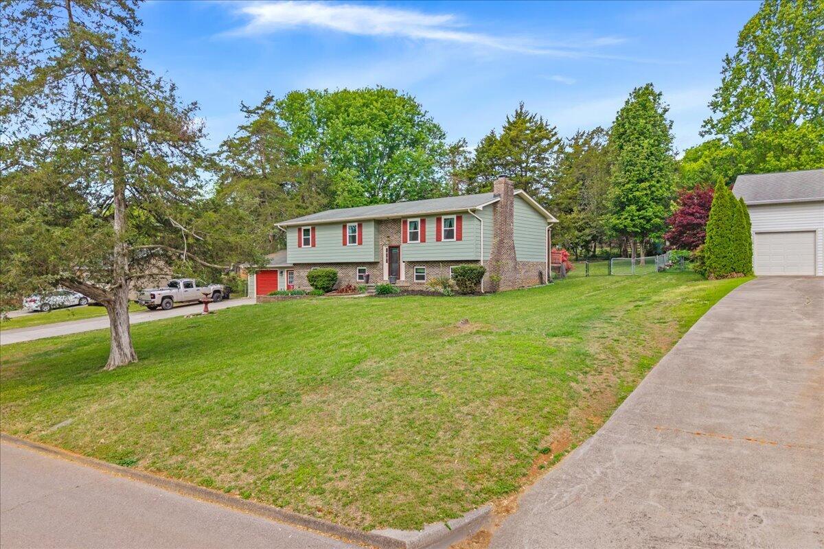1305 Ridgeway Circle