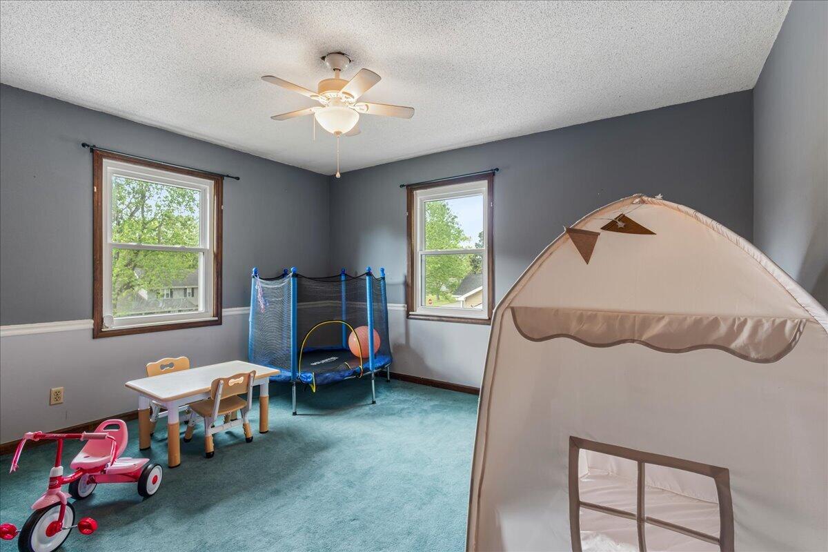 1305 Ridgeway Circle