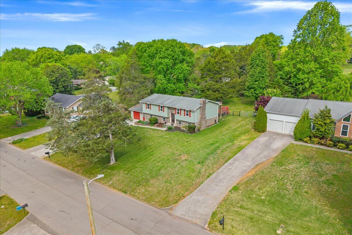 1305 Ridgeway Circle