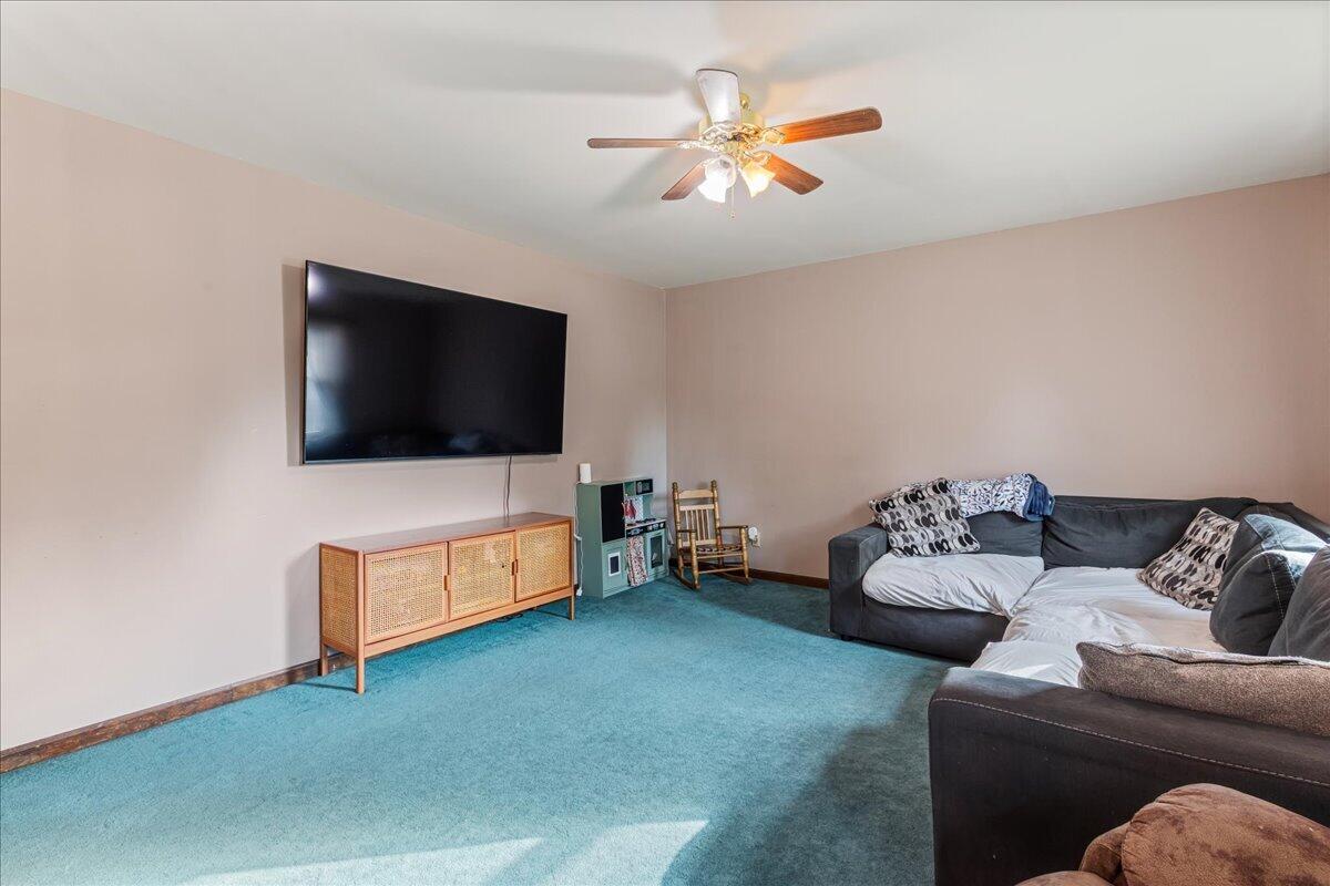 1305 Ridgeway Circle