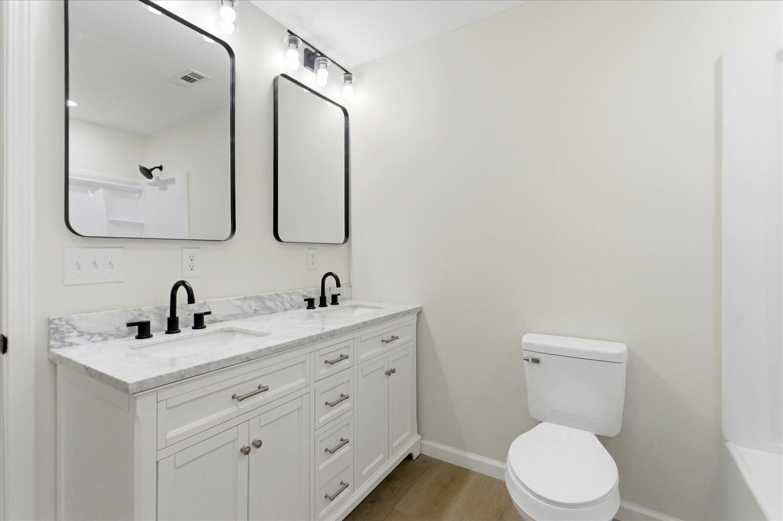 1435 Alley Street NE