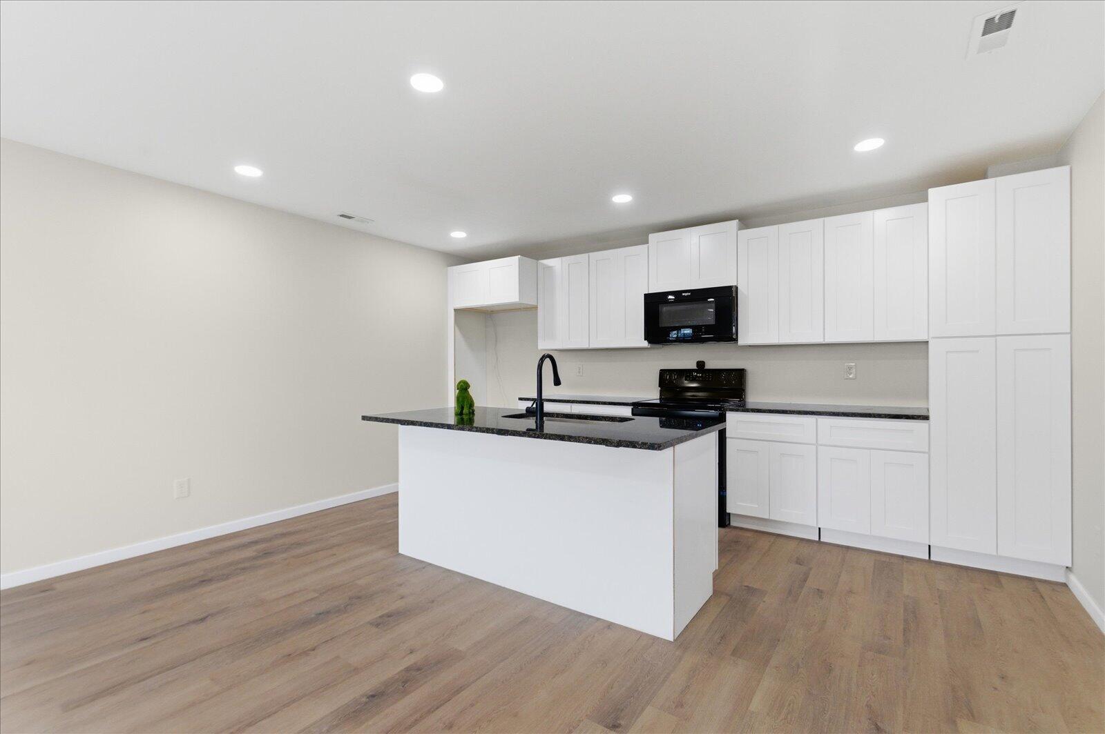 1435 Alley Street NE