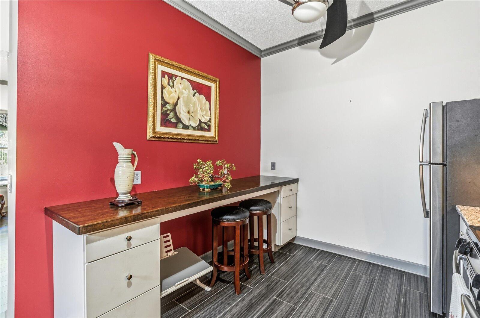 551 N Crest Court
