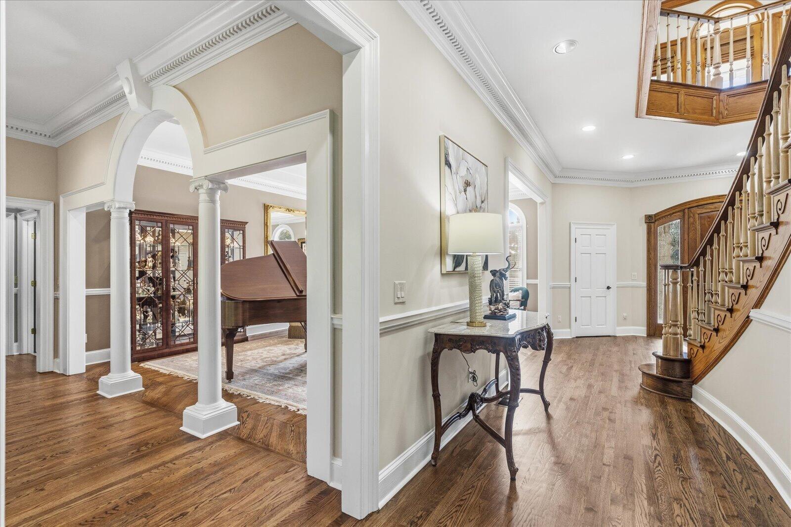551 N Crest Court