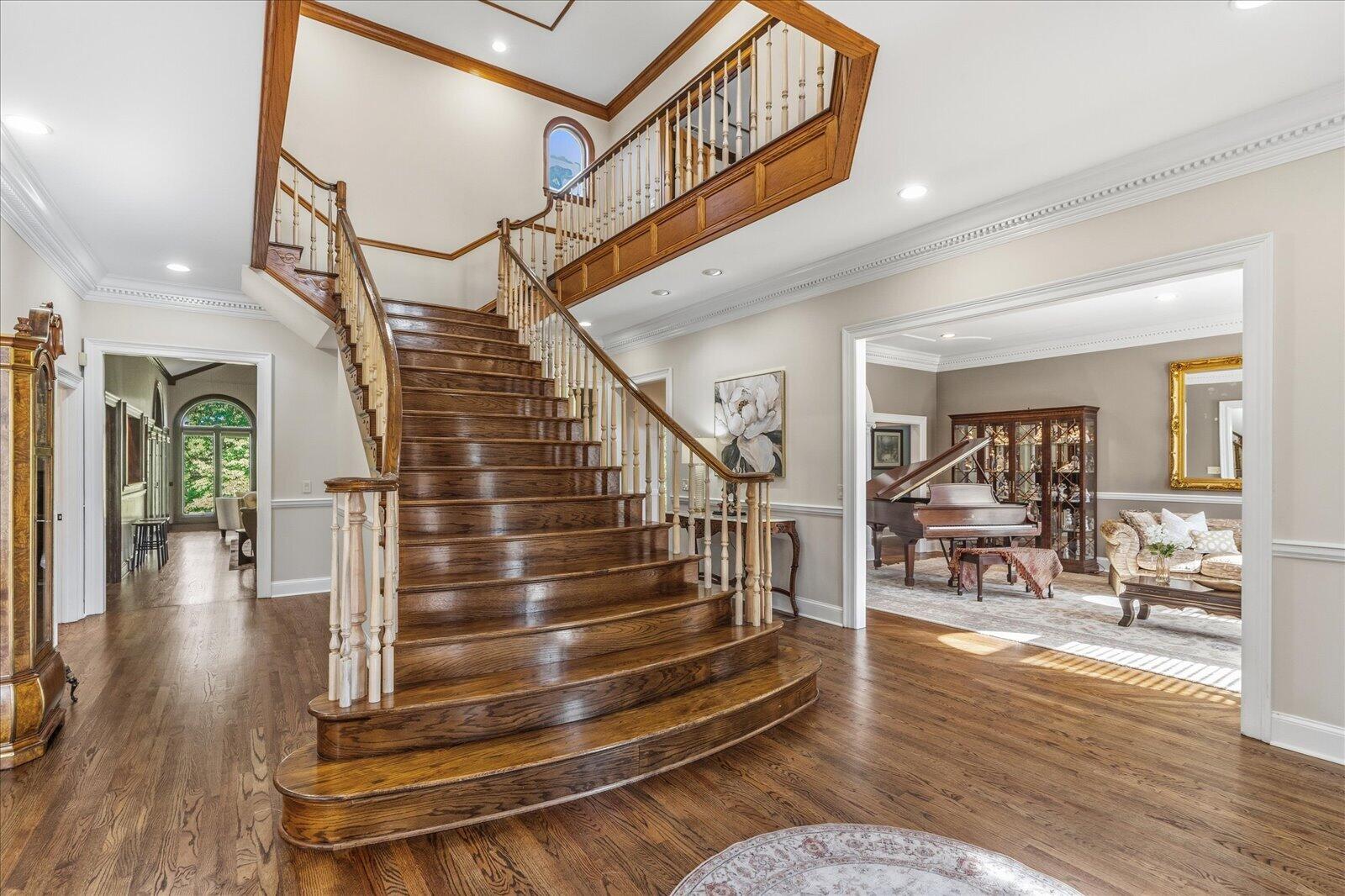 551 N Crest Court