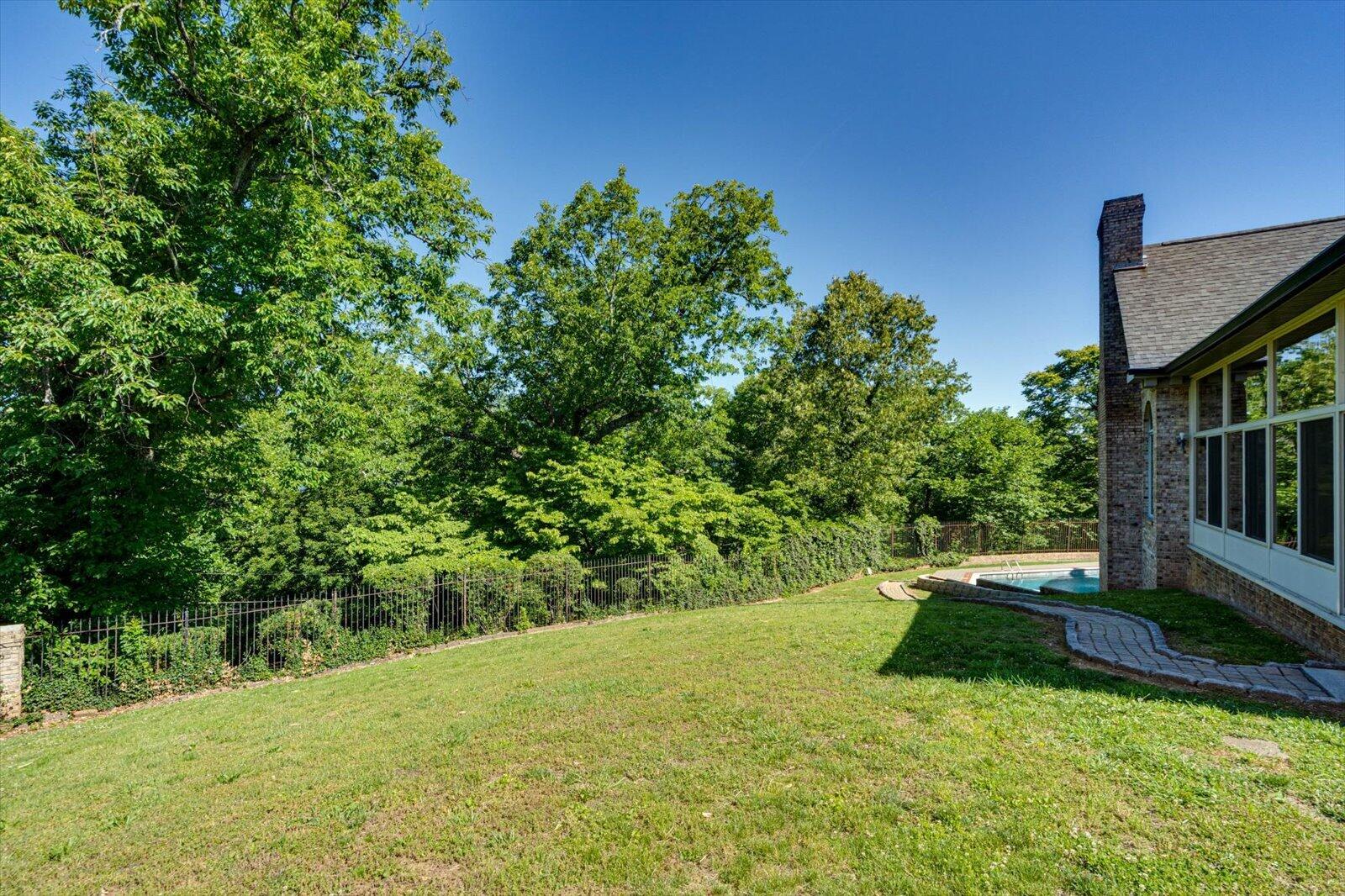 551 N Crest Court
