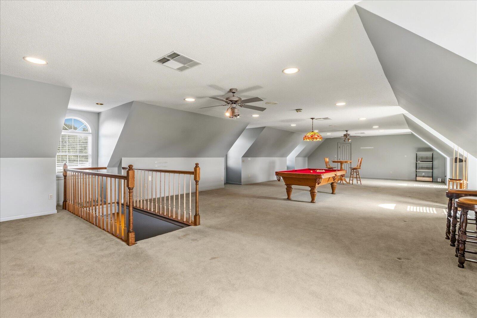 551 N Crest Court