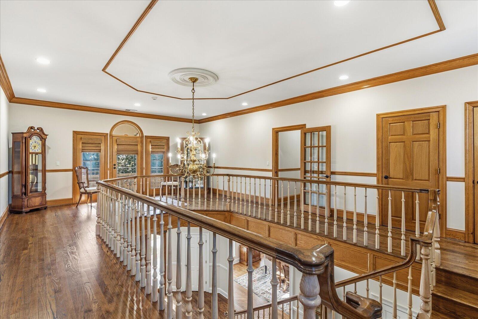 551 N Crest Court