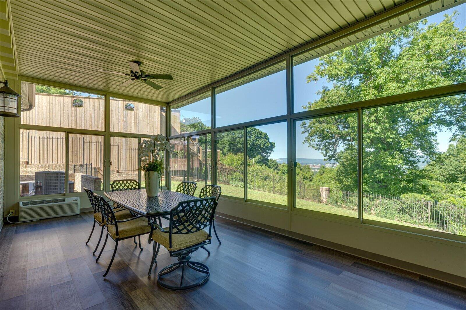 551 N Crest Court