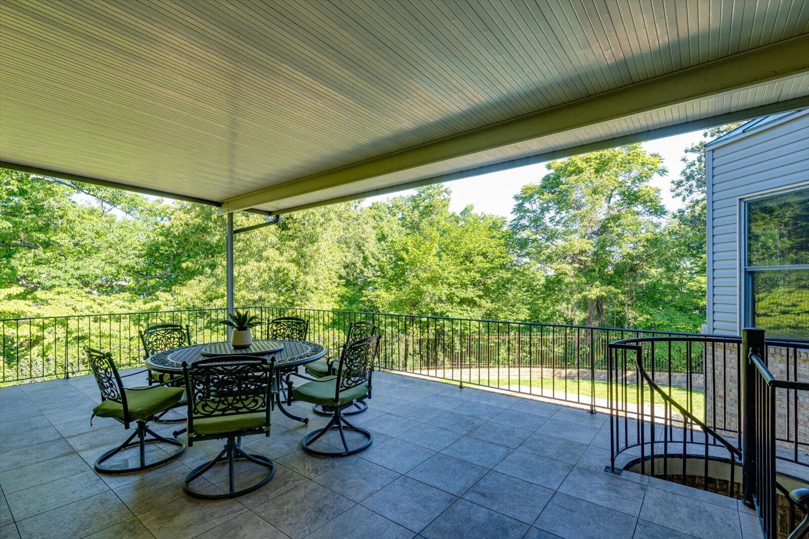 551 N Crest Court
