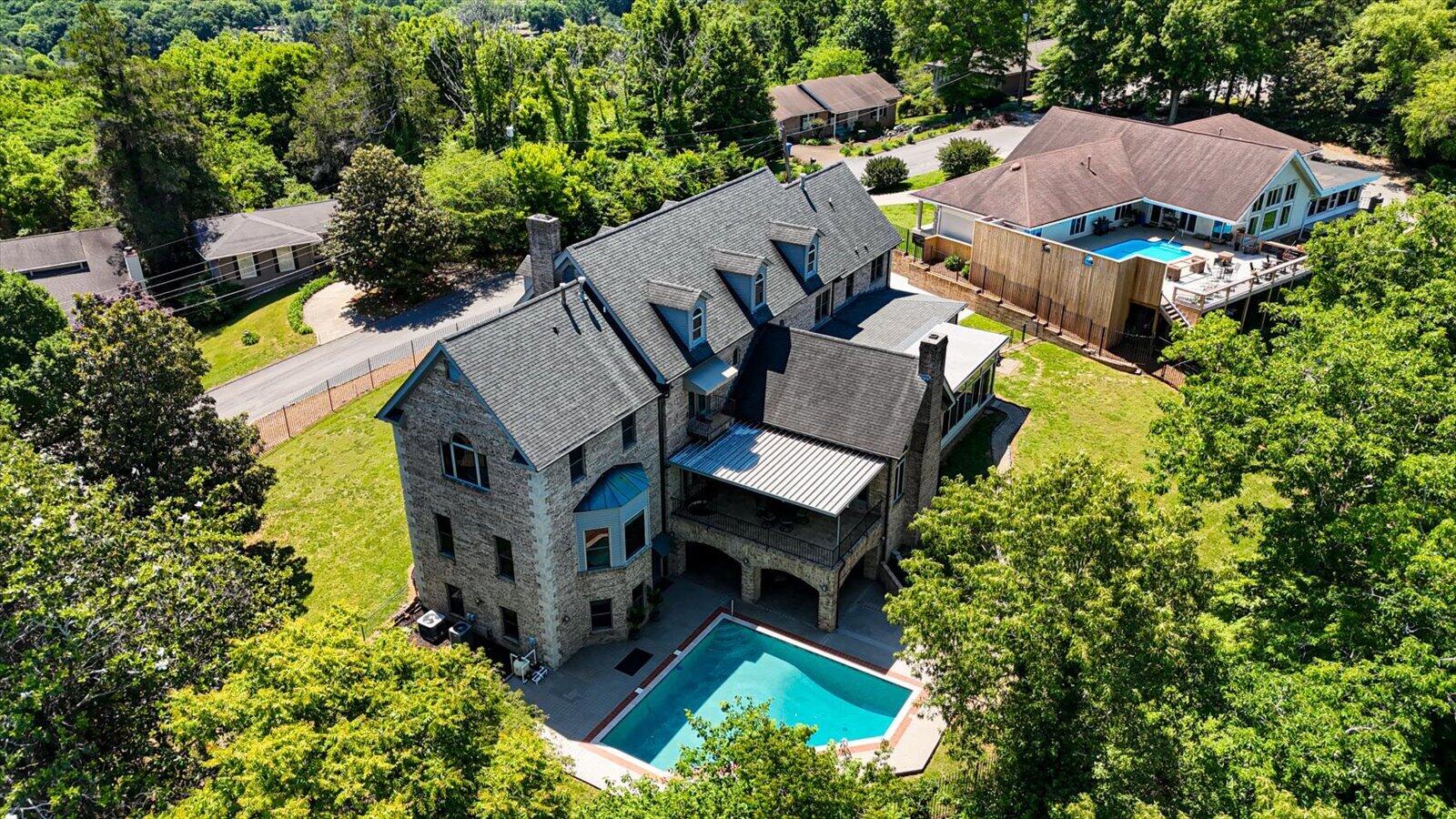 551 N Crest Court