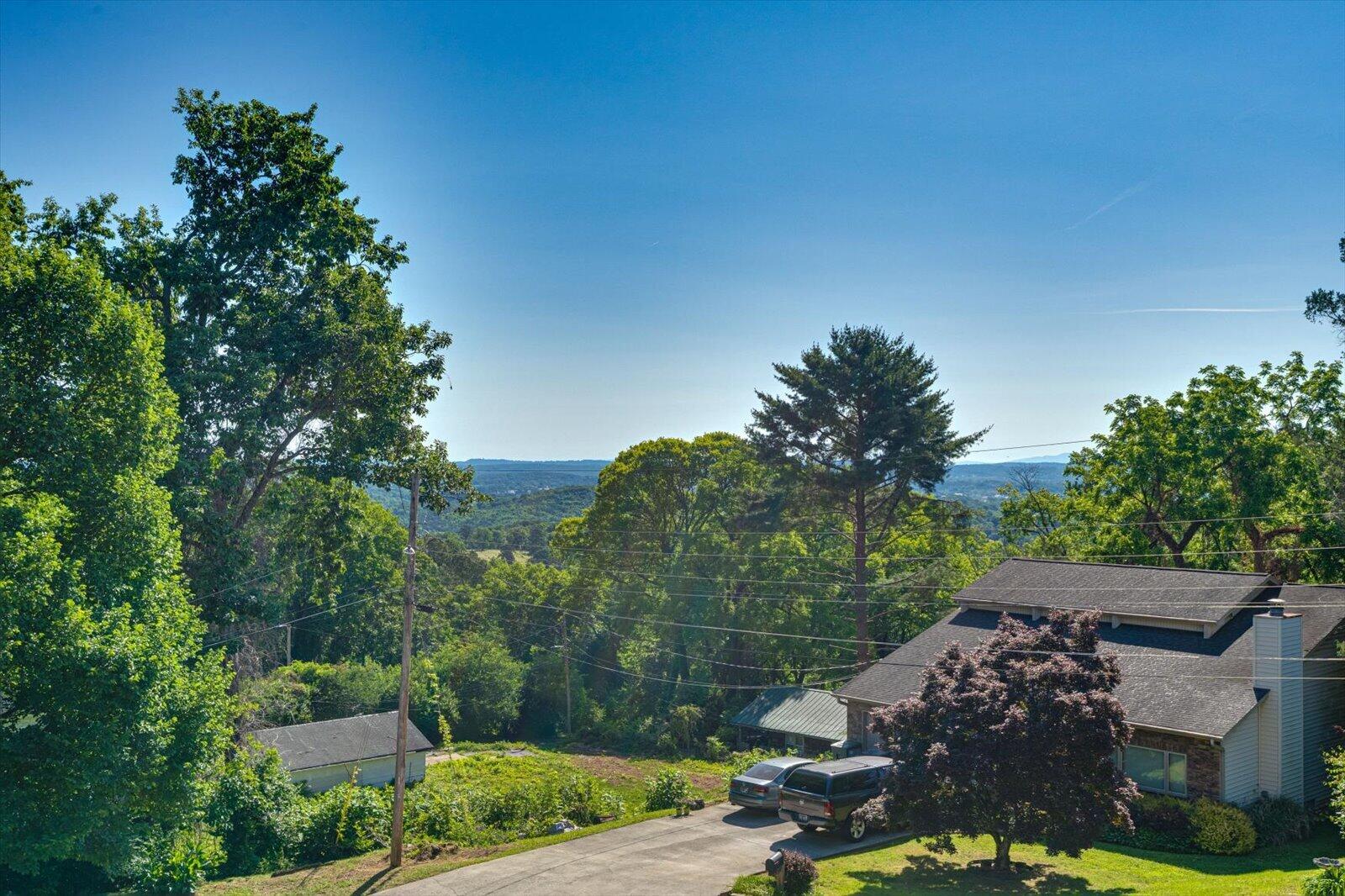 551 N Crest Court