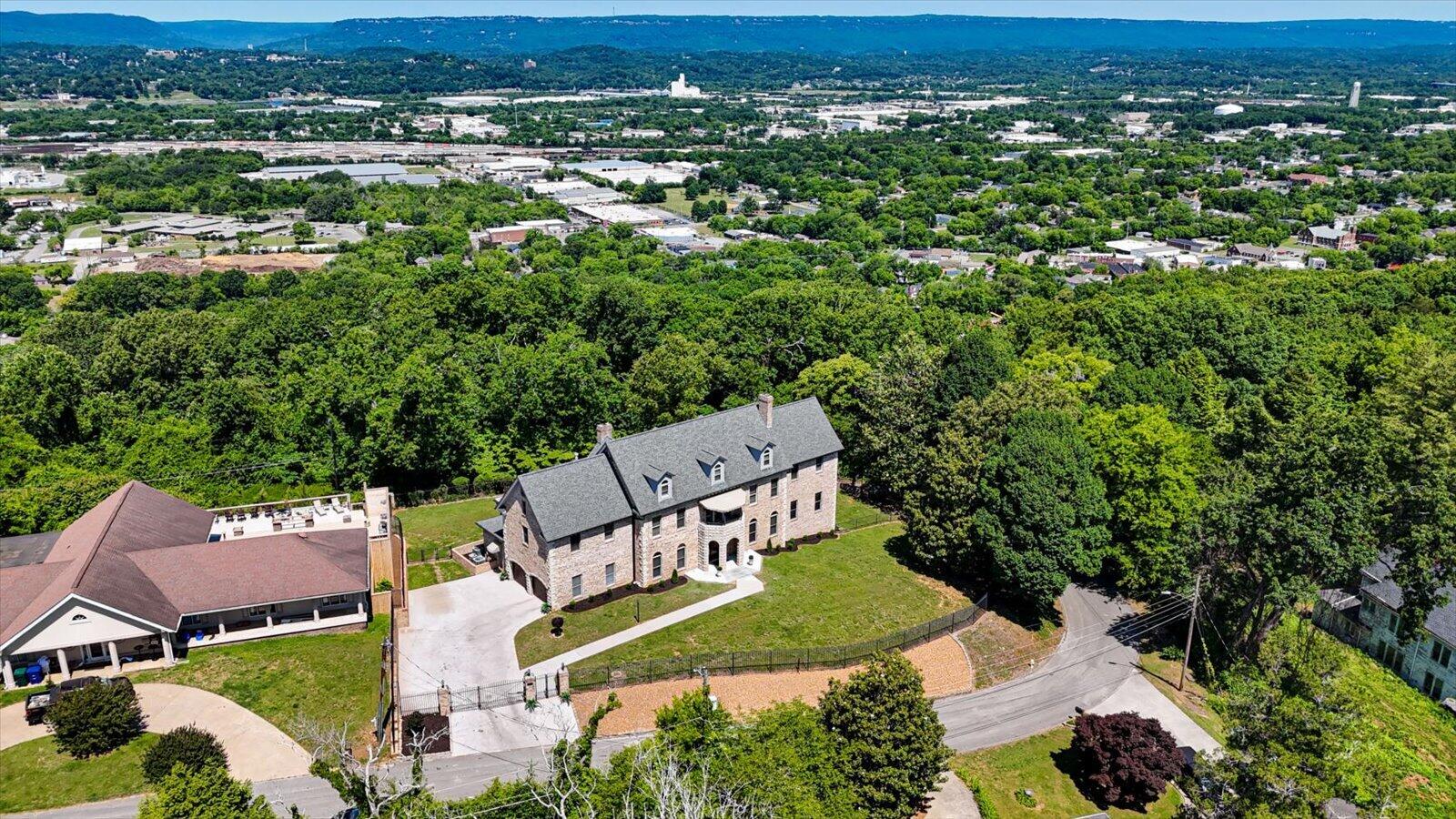 551 N Crest Court