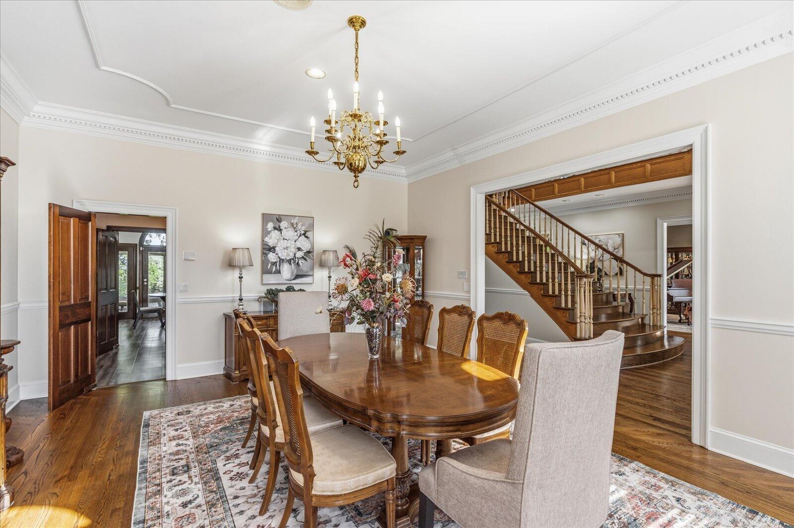 551 N Crest Court