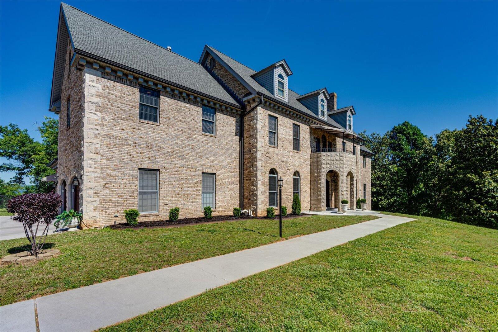 551 N Crest Court