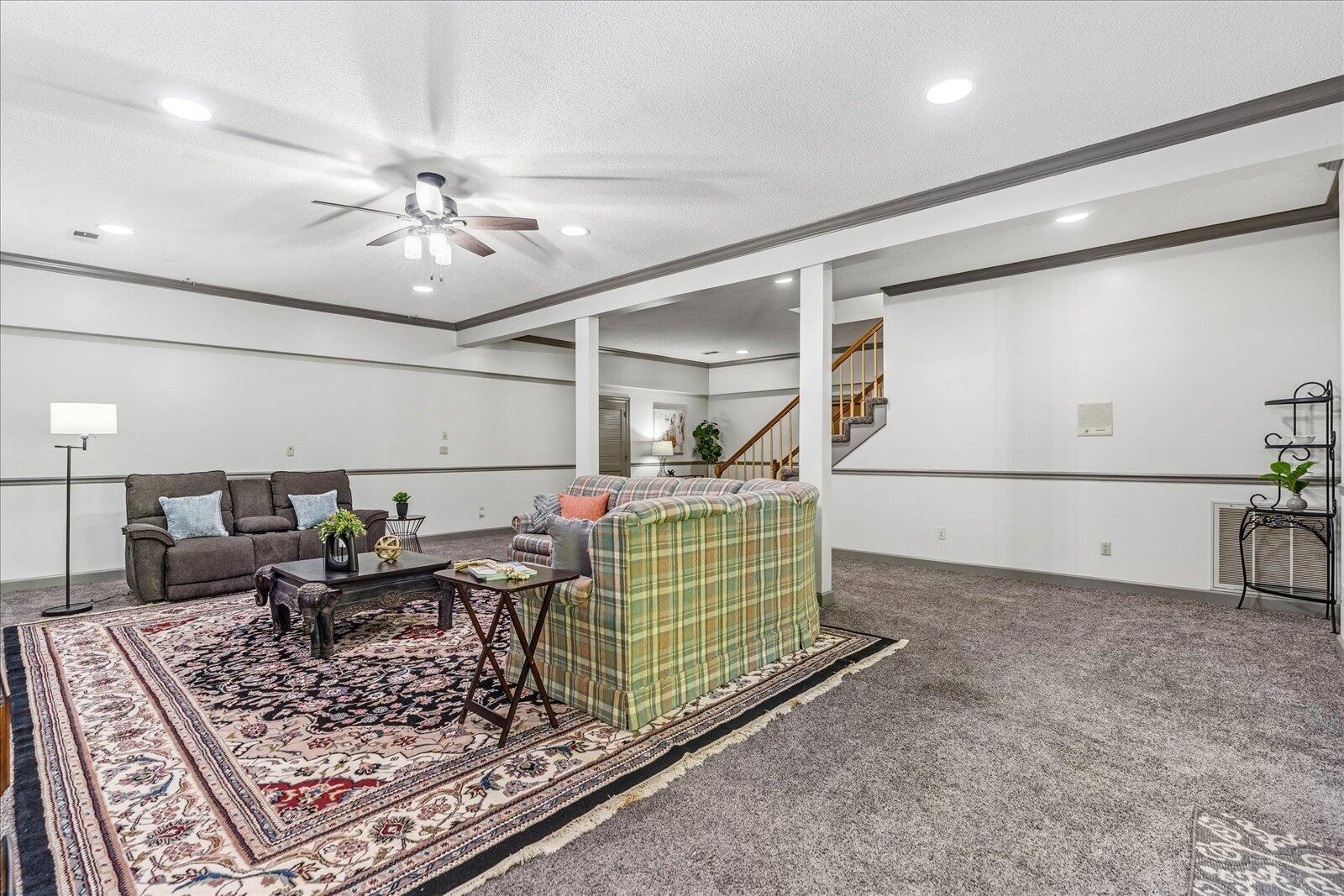 551 N Crest Court