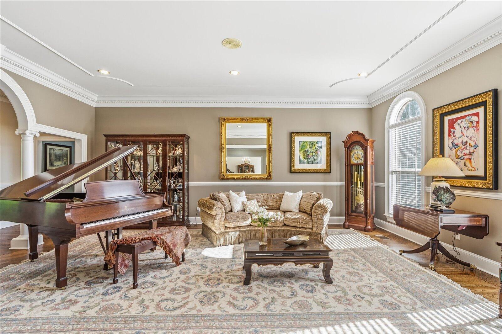 551 N Crest Court