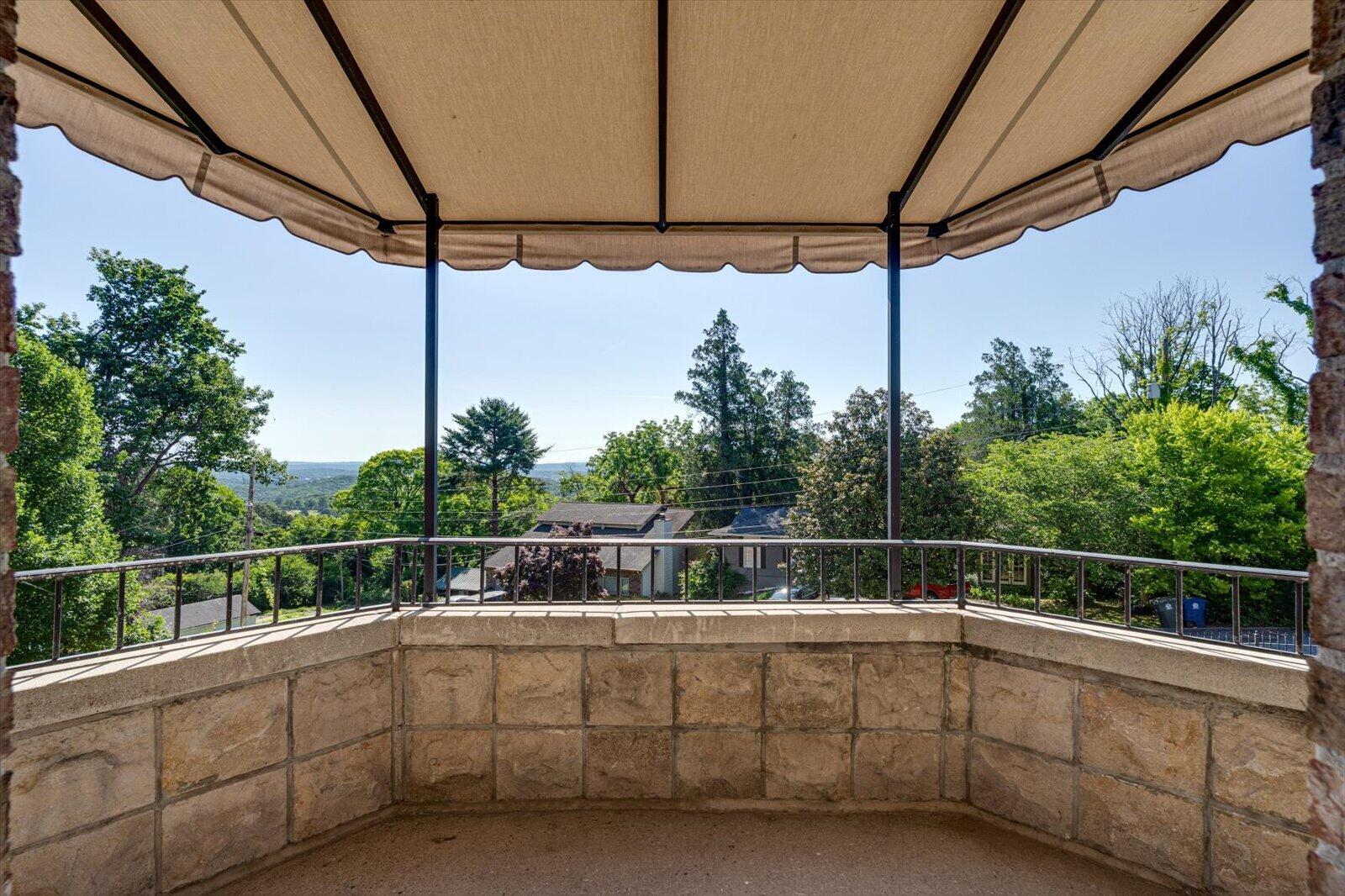 551 N Crest Court