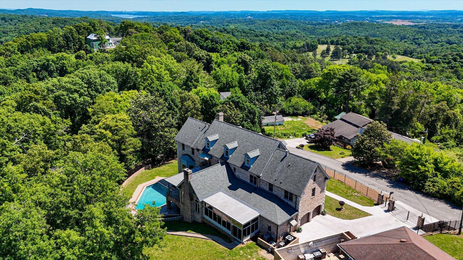 551 N Crest Court
