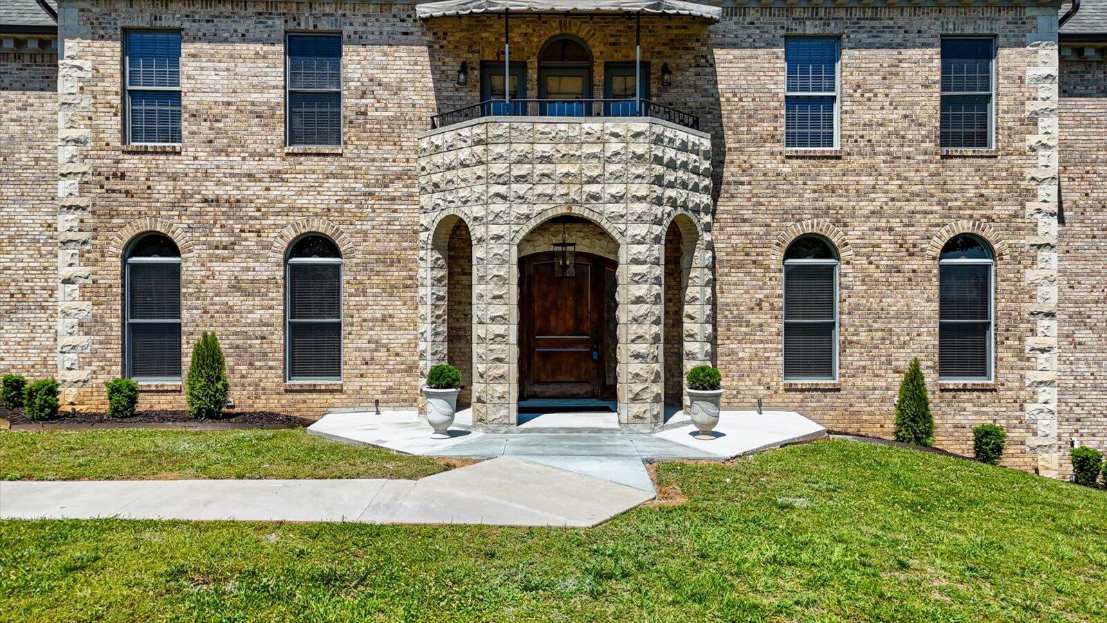 551 N Crest Court