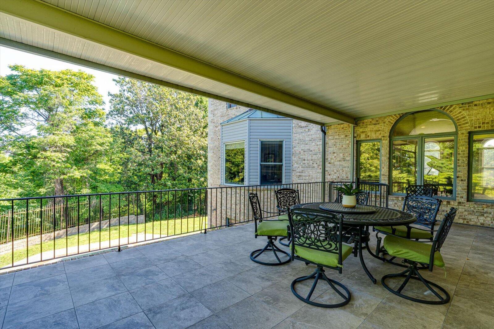 551 N Crest Court