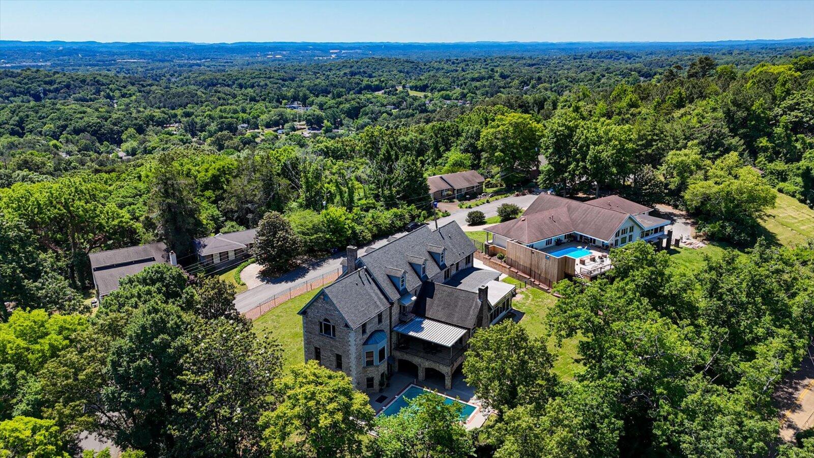 551 N Crest Court