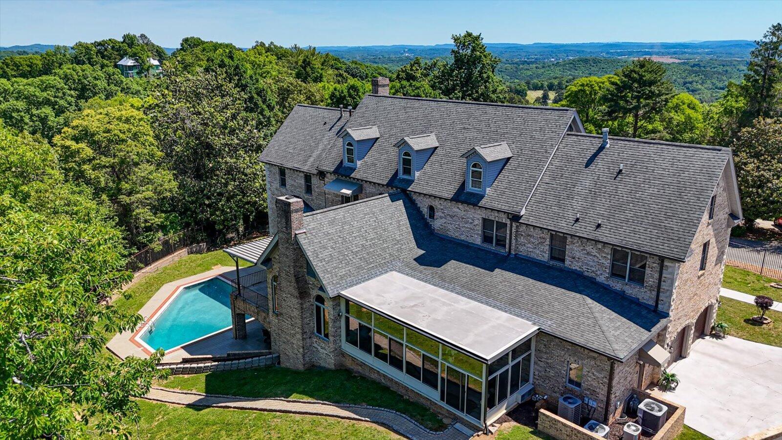 551 N Crest Court