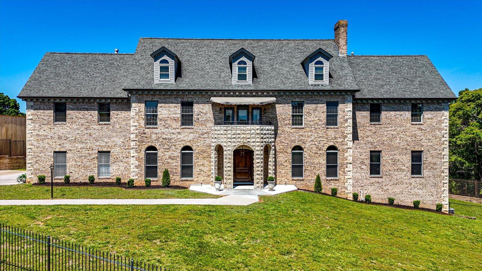 551 N Crest Court