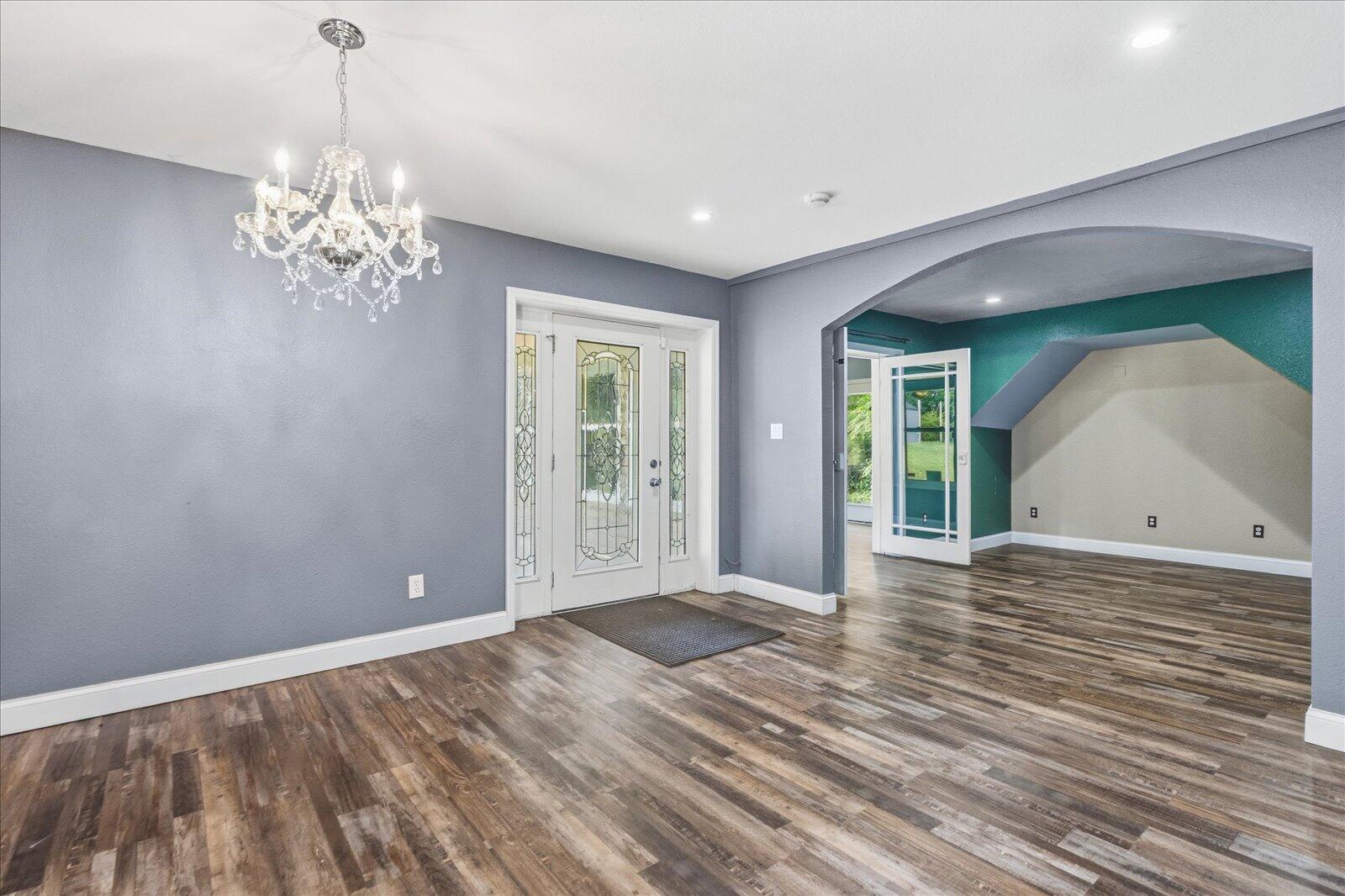 5313 Taft Highway