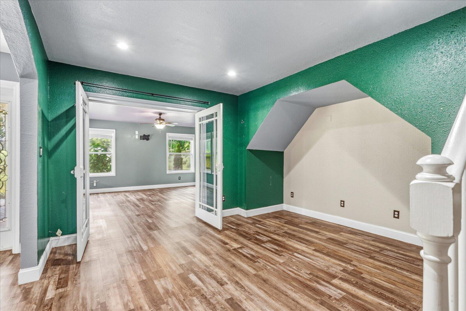 5313 Taft Highway