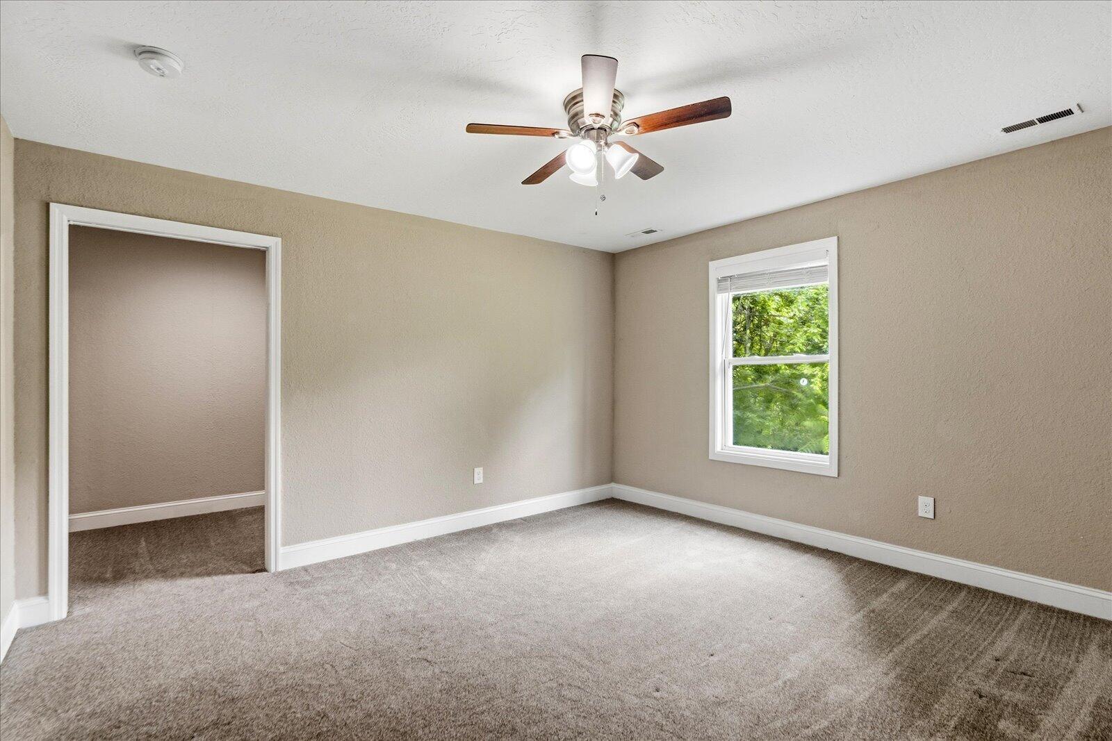 5313 Taft Highway