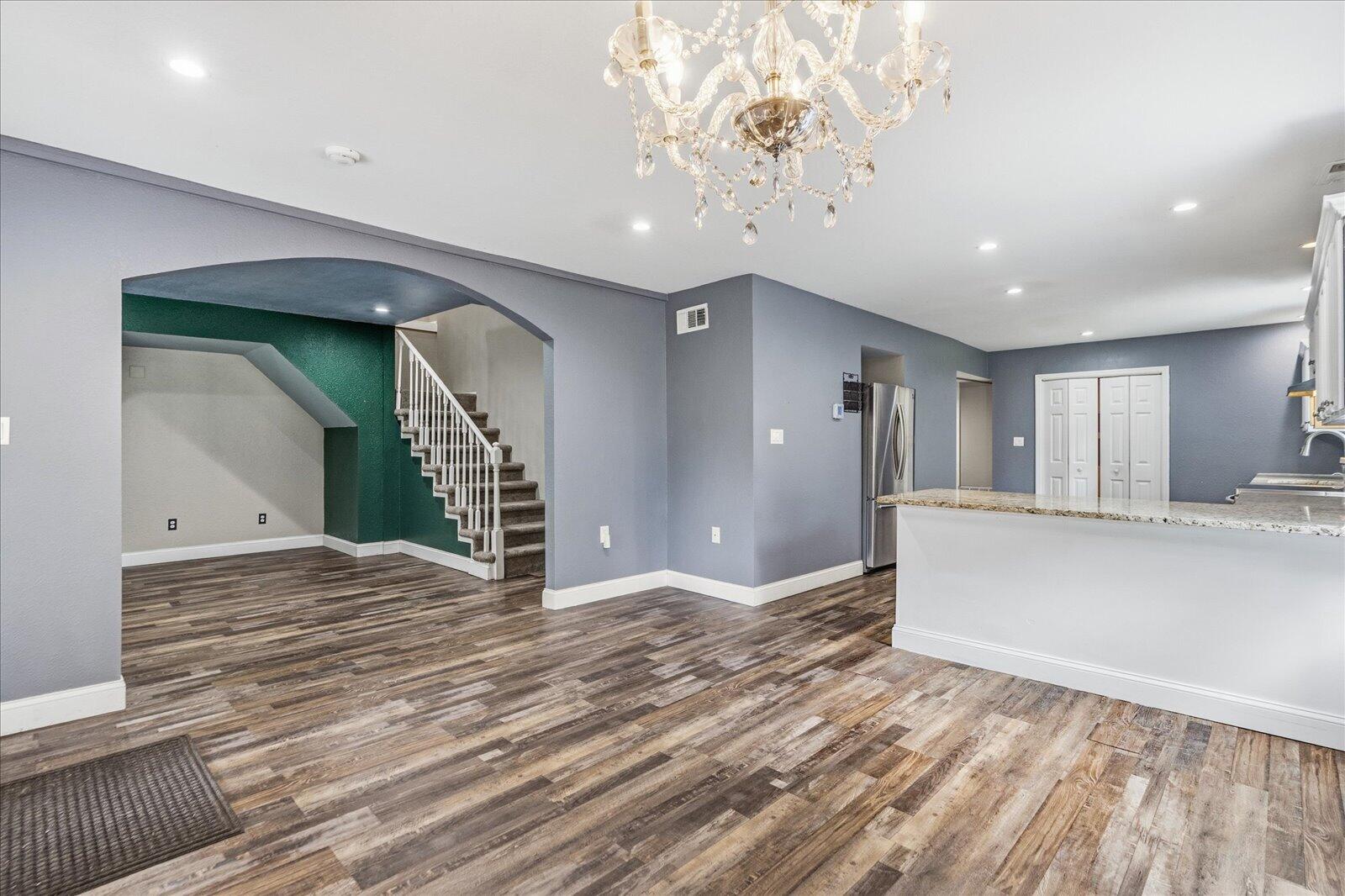 5313 Taft Highway