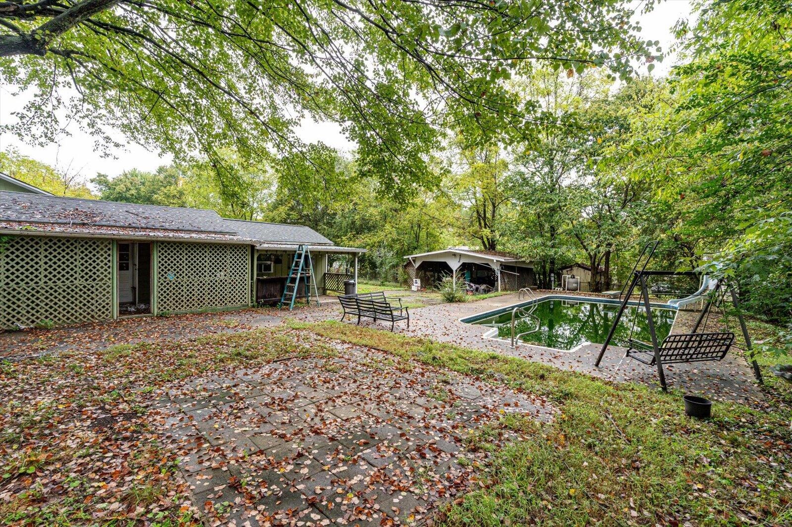 280 Orlando Drive, NE