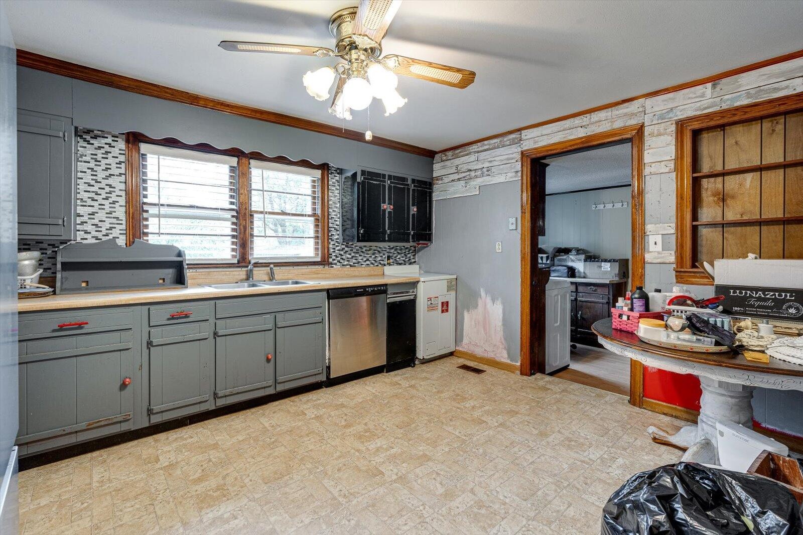 280 Orlando Drive, NE