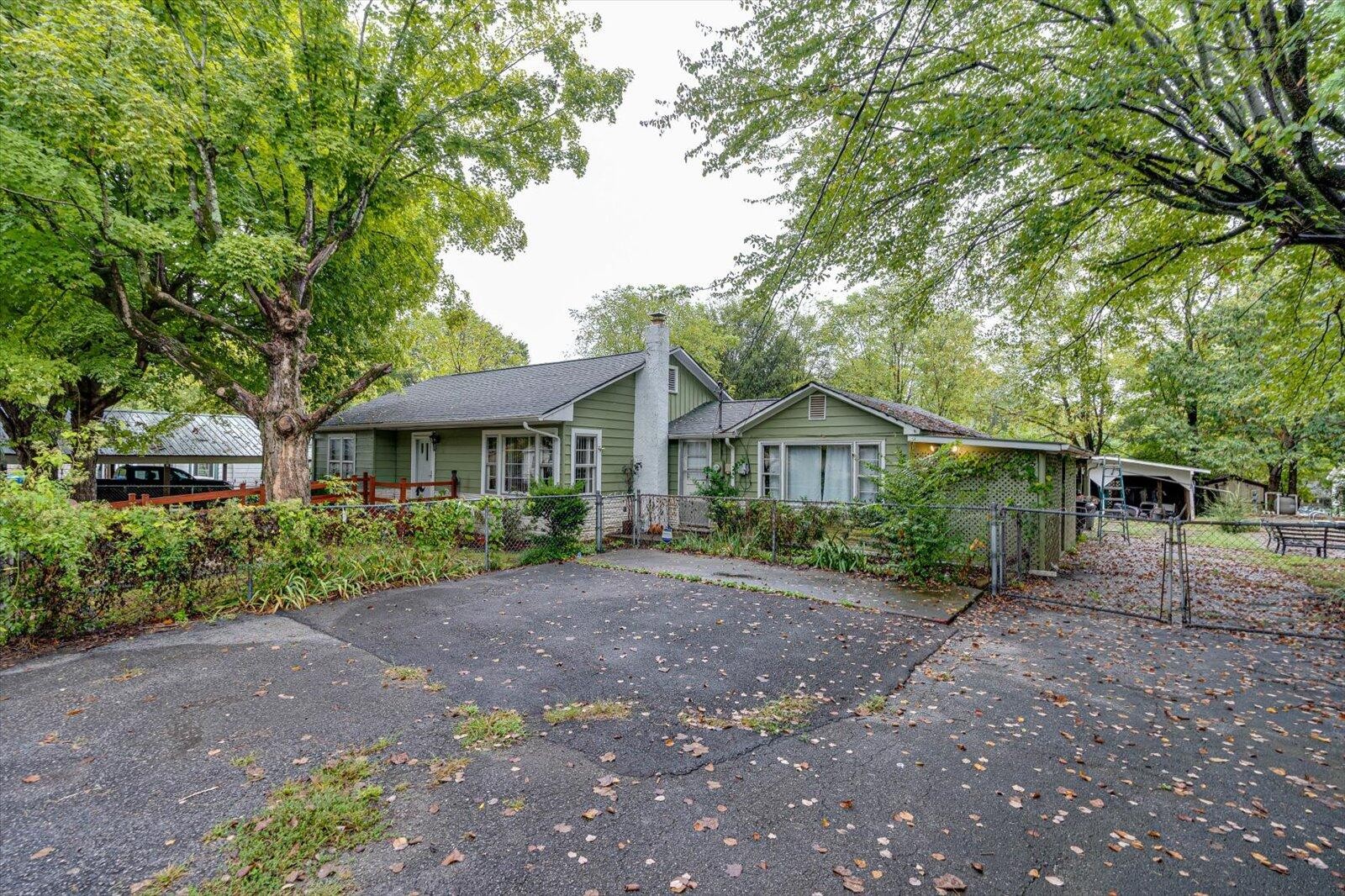 280 Orlando Drive, NE